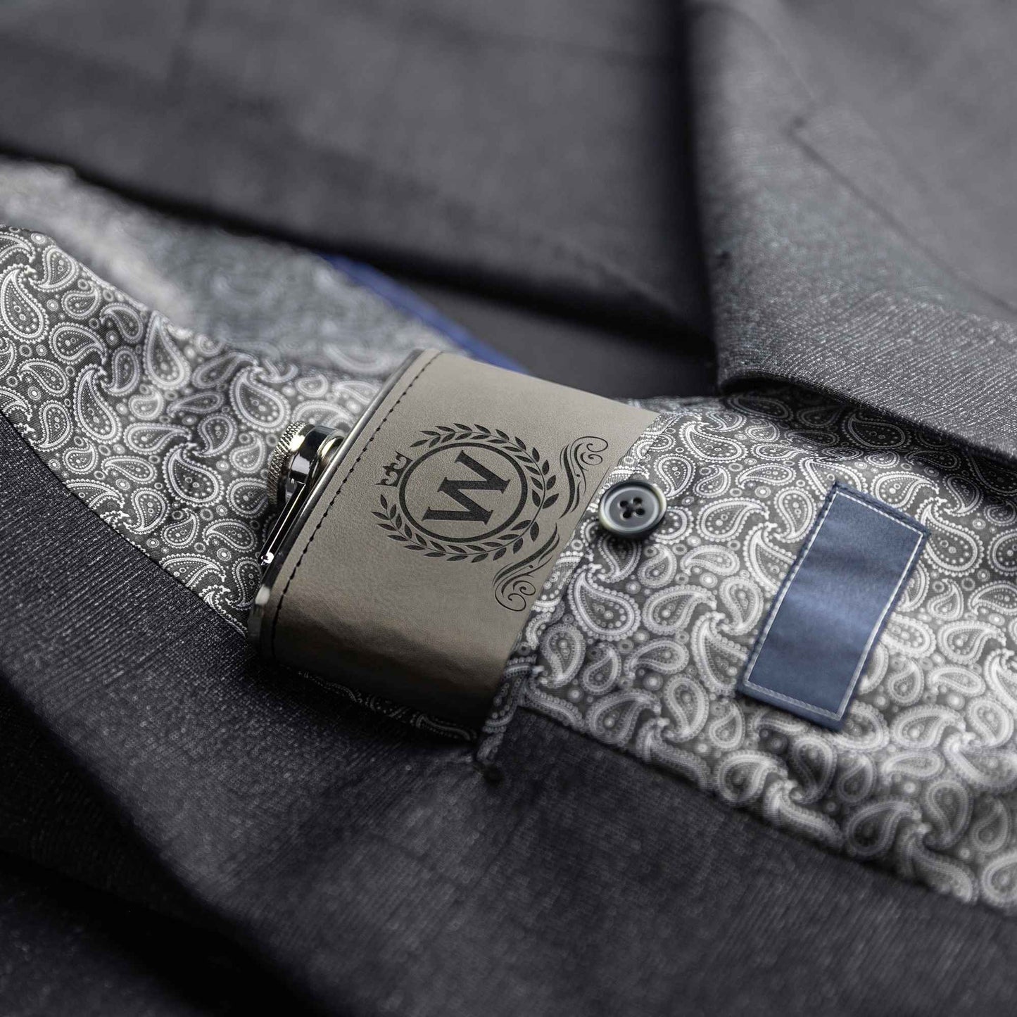 Gentleman Reserve – Personalized Leather Flask